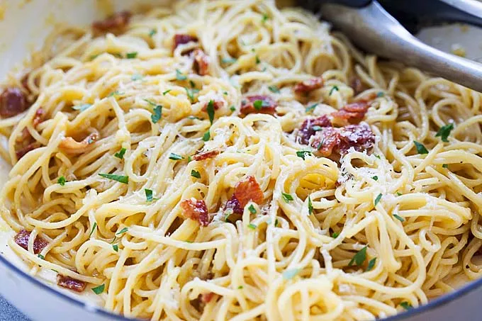 Spaghetti carbonara in a skillet.