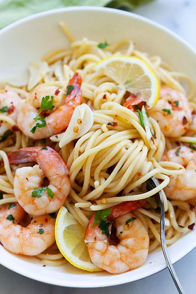 Shrimp scampi pasta with spaghetti.