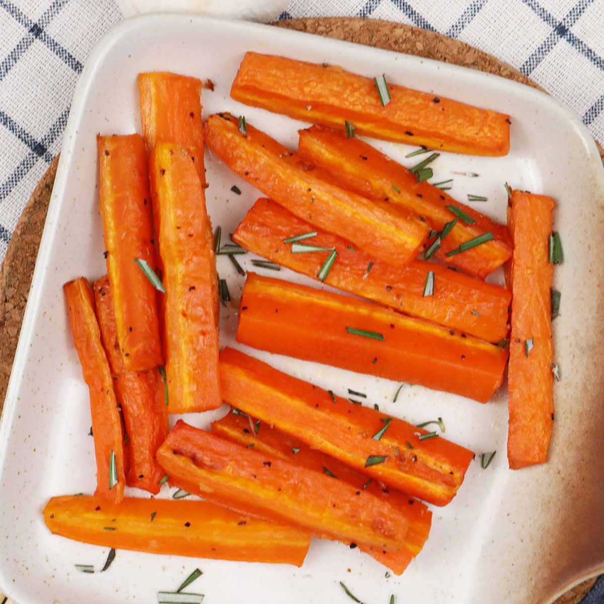 Honey Garlic Roasted Carrots — Easy Weeknight: Dinner Ideas and Recipes